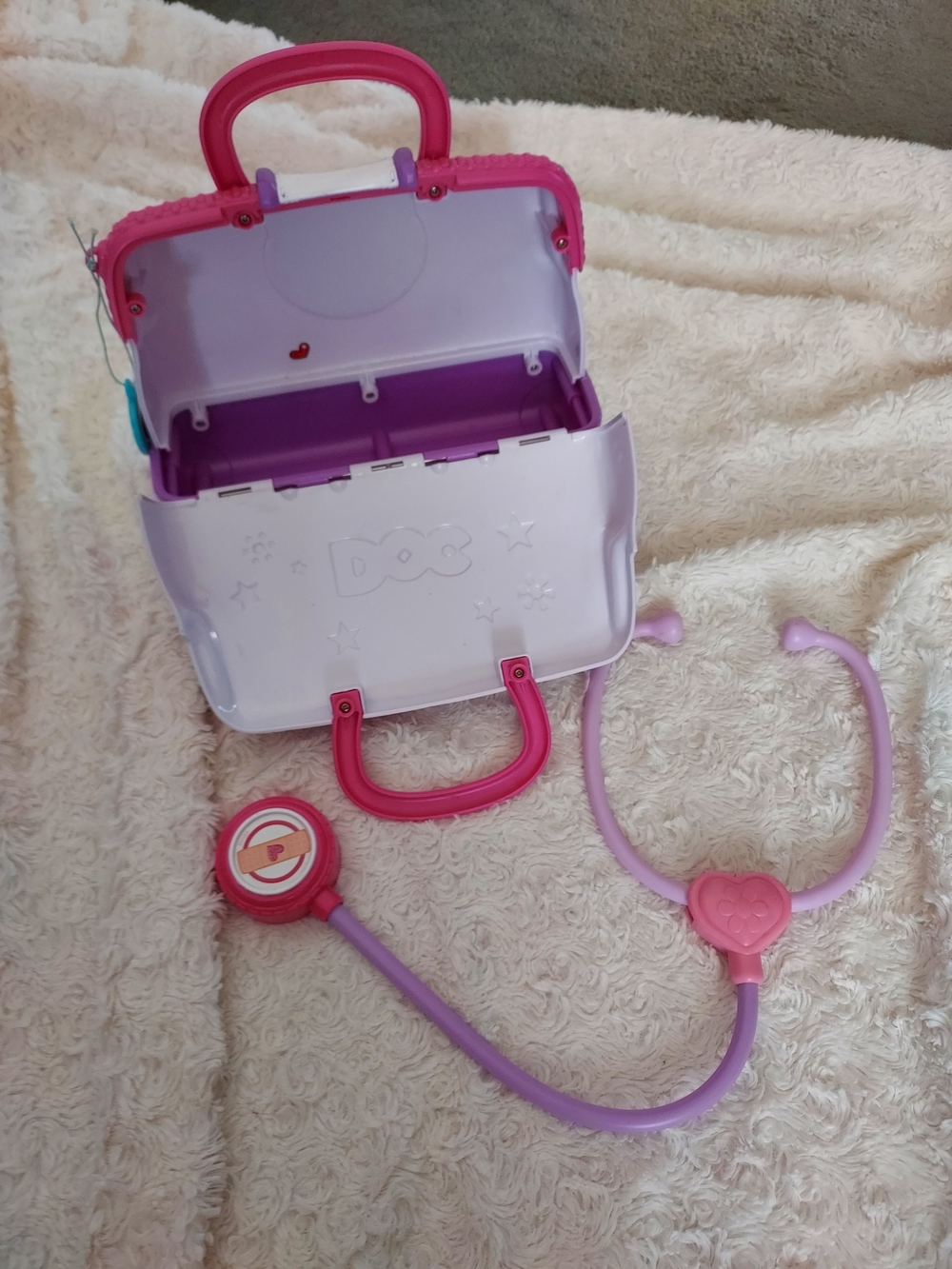 Disney Doc McStuffins Lab Coat Bag Stethoscope & Prescription Notebook Playset - Picture 4 of 14